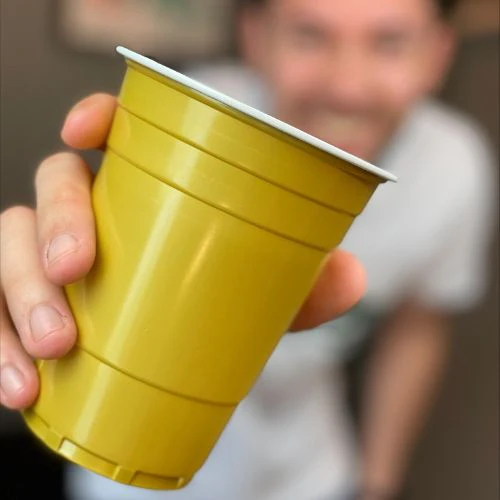 Gold Beer Pong Becher - 50 Stk. goldene Plastikbecher
