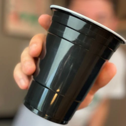 Black Beer Pong Becher - 50 Stk. schwarze Plastikbecher
